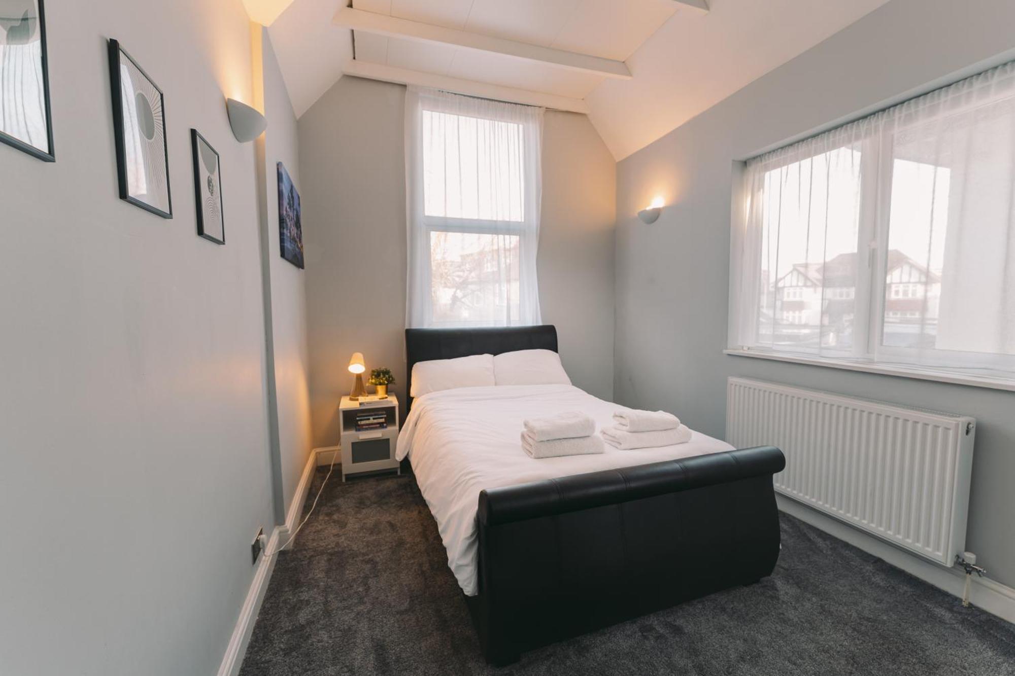 Modern Flat By The Underground. Apartment ลอนดอน ภายนอก รูปภาพ