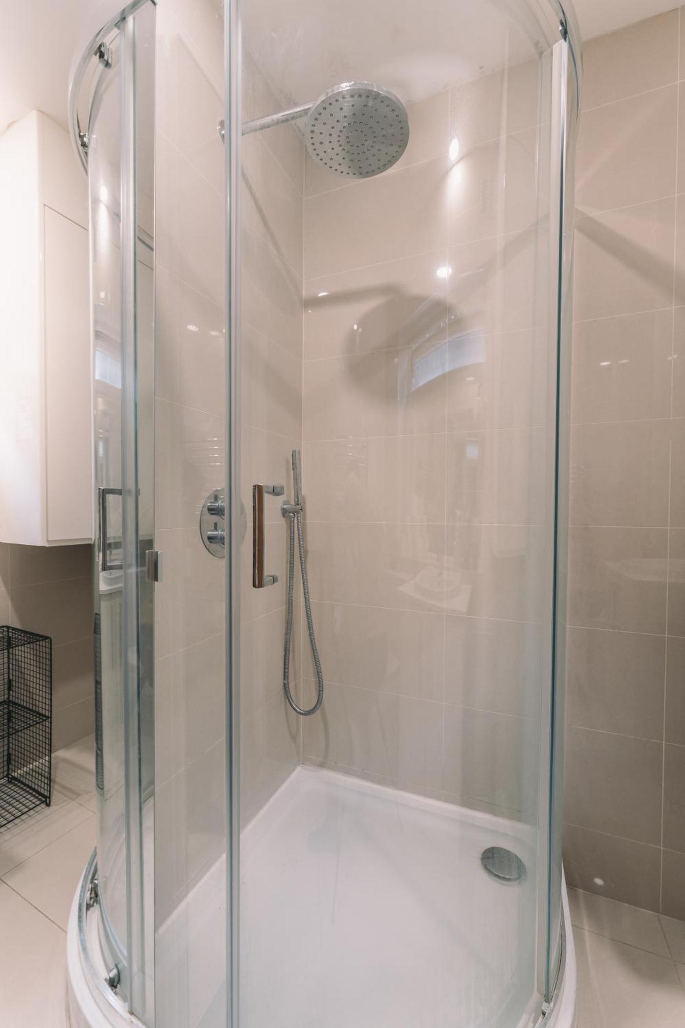 Modern Flat By The Underground. Apartment ลอนดอน ภายนอก รูปภาพ