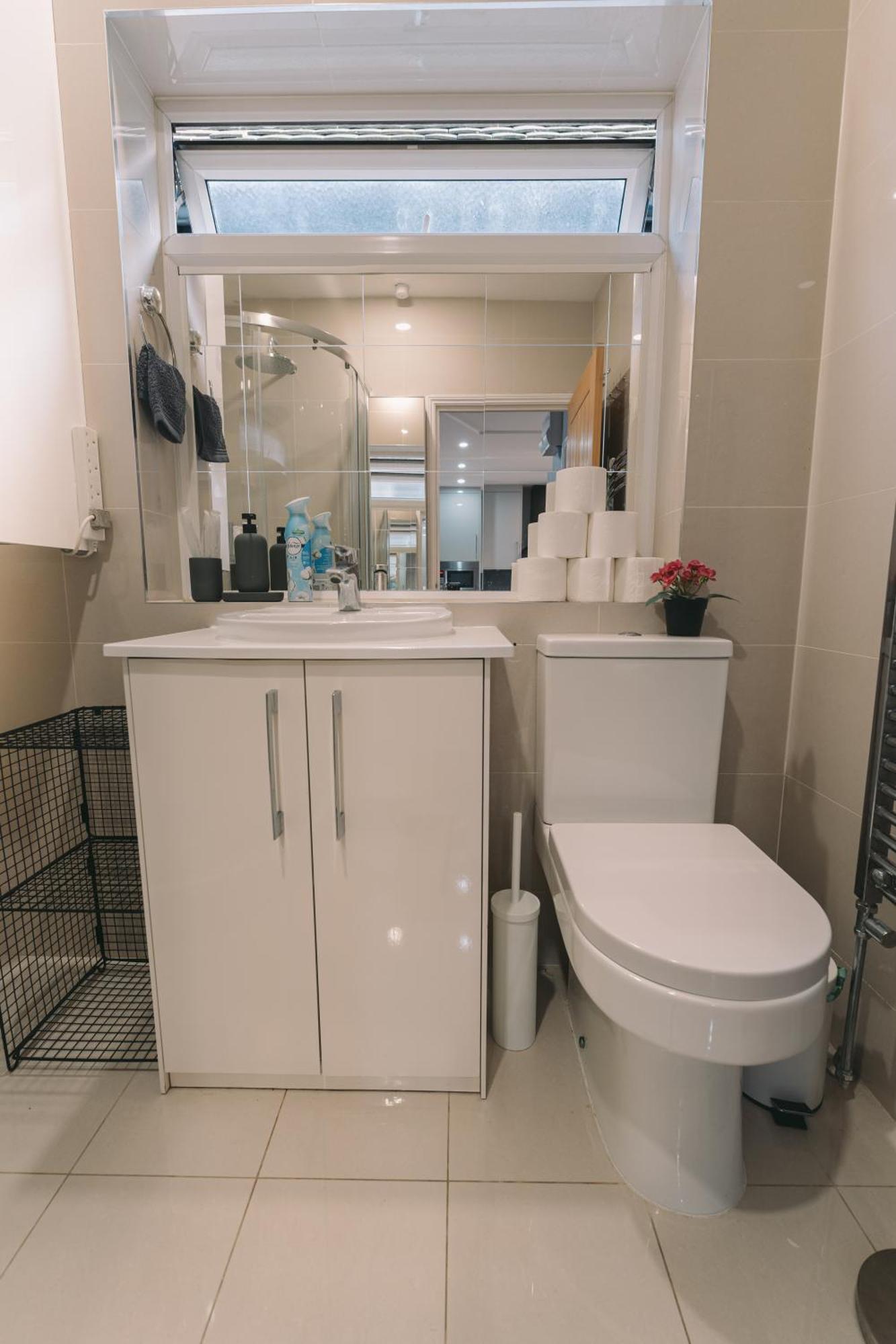 Modern Flat By The Underground. Apartment ลอนดอน ภายนอก รูปภาพ